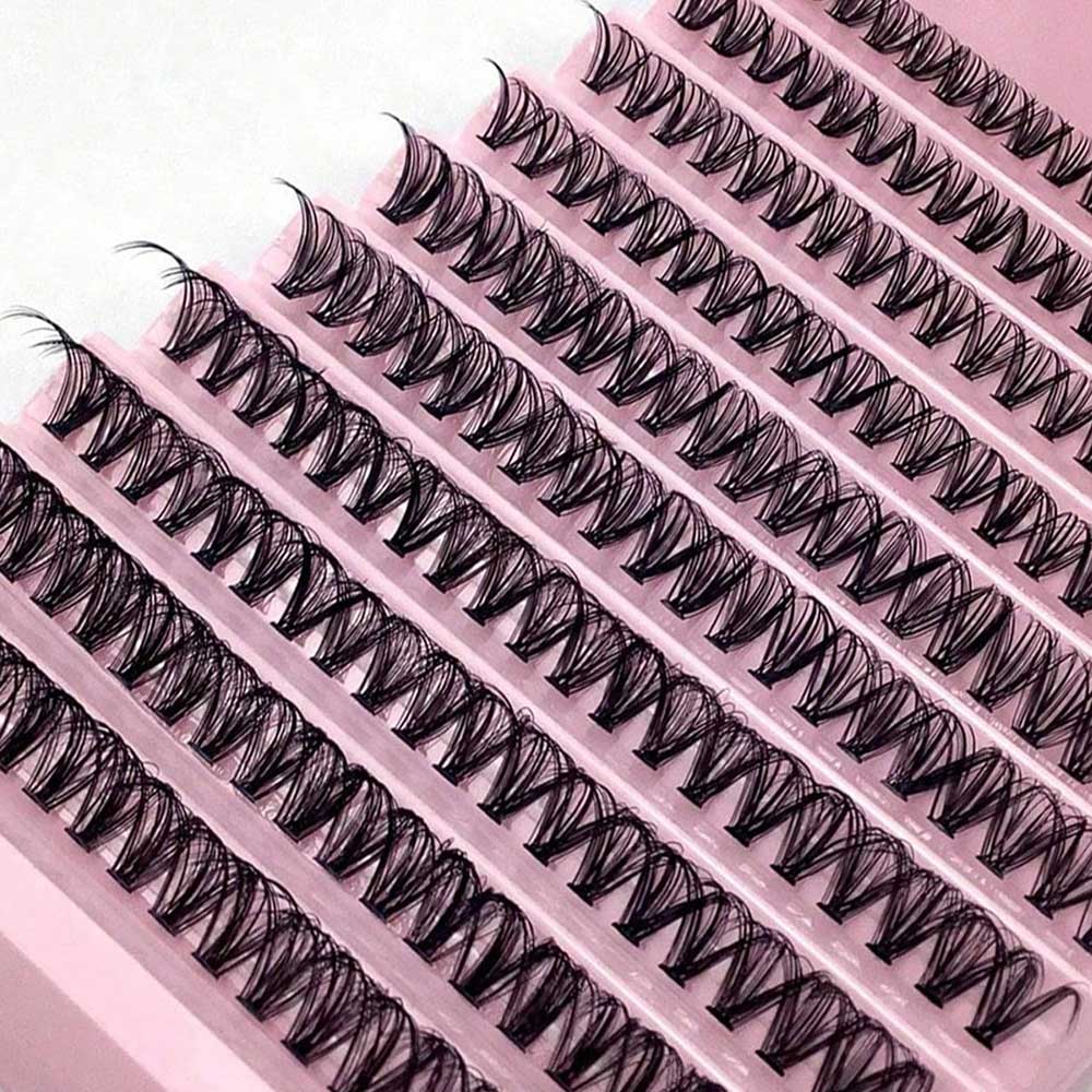 Detail of 30D eyelashes.